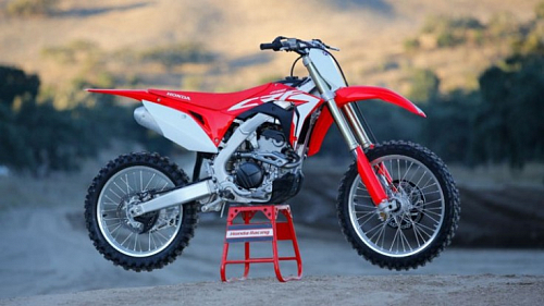 Honda modernizuje motokrosové modely a ukázala novou CRF450L