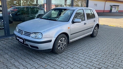 Volkswagen Golf 1,6 i 74 kW Basic automat